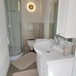 Appartement All-in-one Mit Eigener Sonnenterrasse Im Garten Düsseldorf