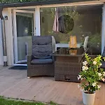 All-in-One Apartment mit eigener Sonnenterrasse im Garten