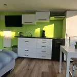 Appartement All-in-one Mit Eigener Sonnenterrasse Im Garten *